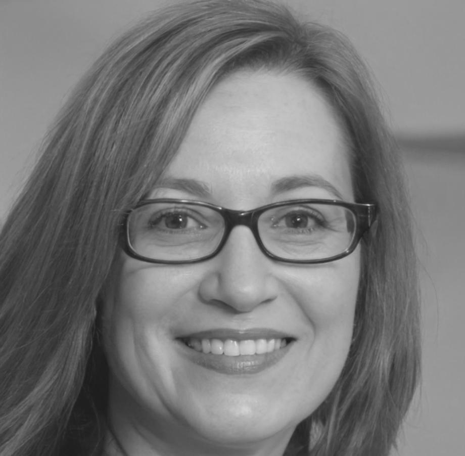 Vesna Kovač facilitating financial habits workshop