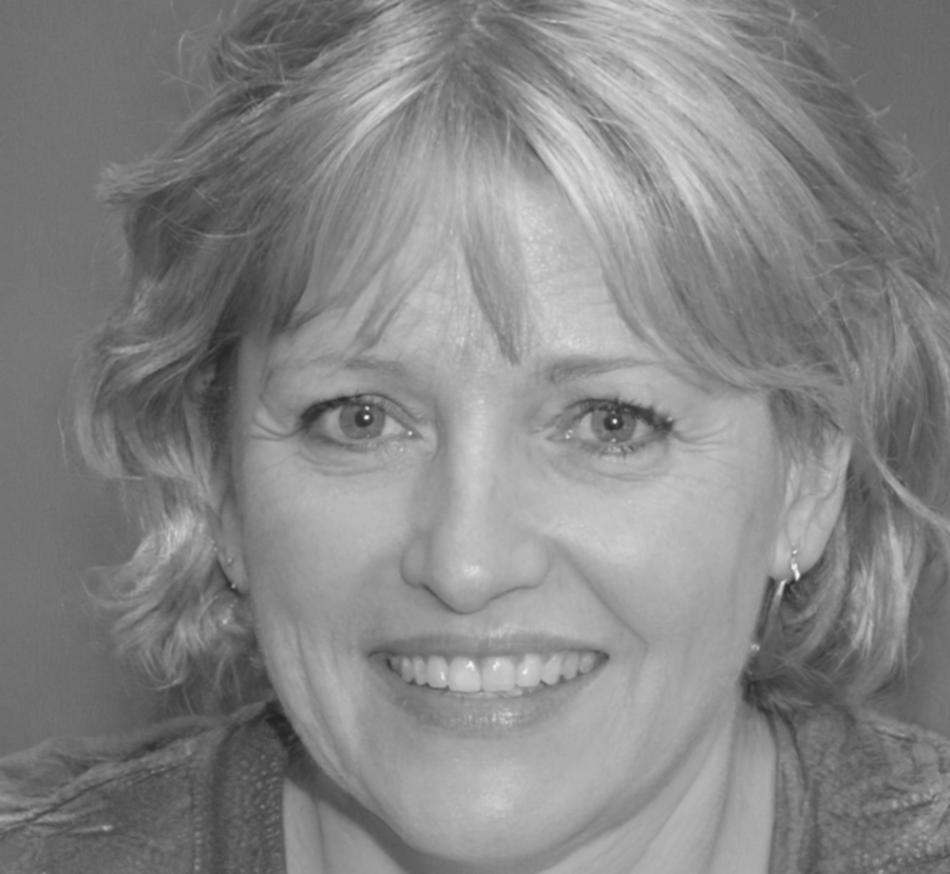 Freya Lindfors teaching financial planning concepts